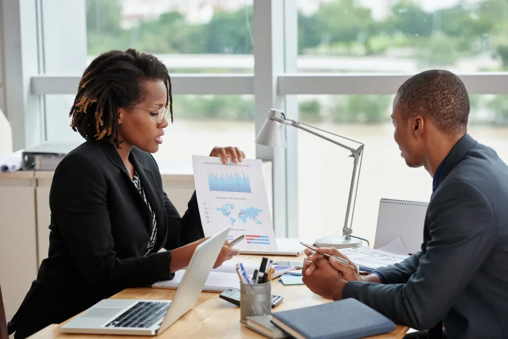 Illustration — Comparatif des Meilleurs Logiciels de Paie en Côte d'Ivoire : Quel est le Plus Adapté à Votre Entreprise ?